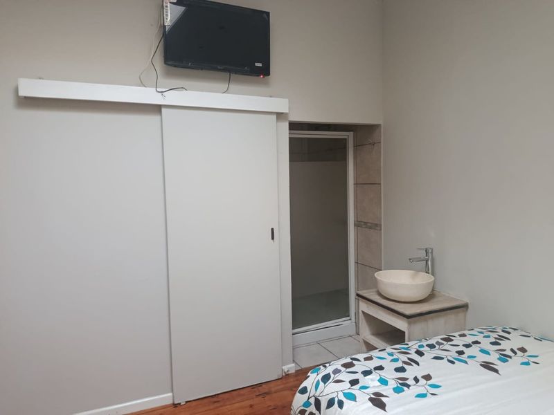 Turnkey BnB In Richmond Hill For Rent - Photo 5