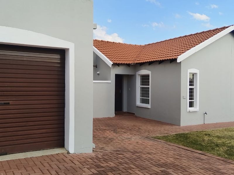 Open Plan Family Home in Brits Central - Photo 2
