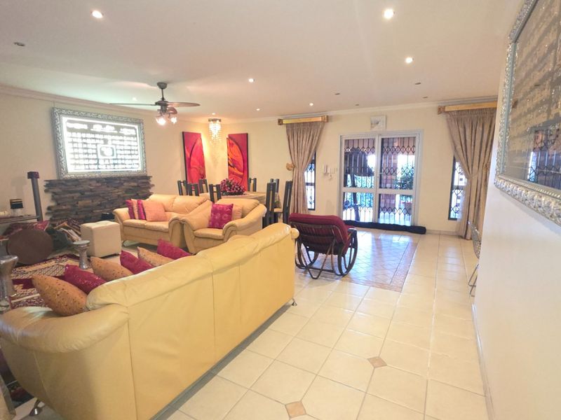 A Residence of Distinction in Erasmia's Most Coveted Address. - Photo 10