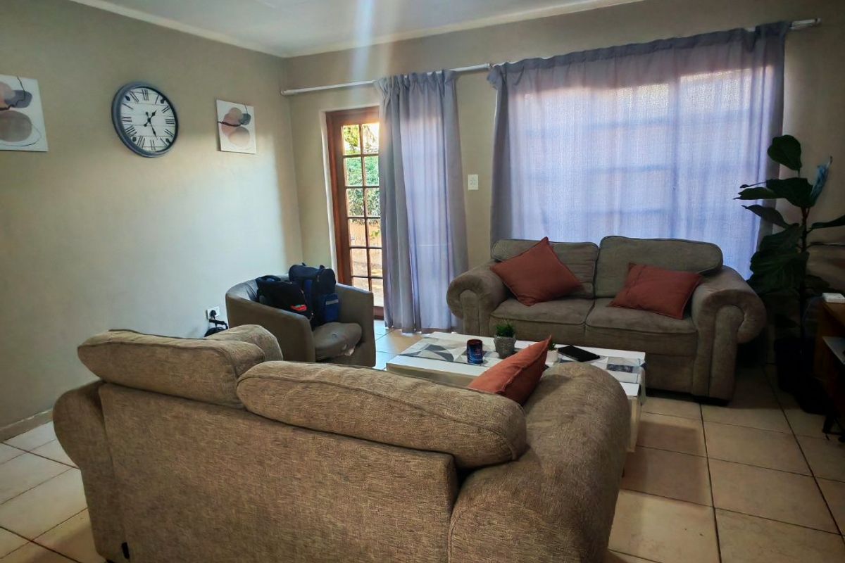 Comfort, Security & a Spacious Garden – All in One! - Photo 5