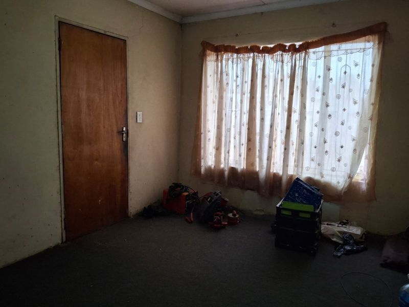 6 bedroom income generating fixer upper for sale in Van Dyk Park - Photo 7