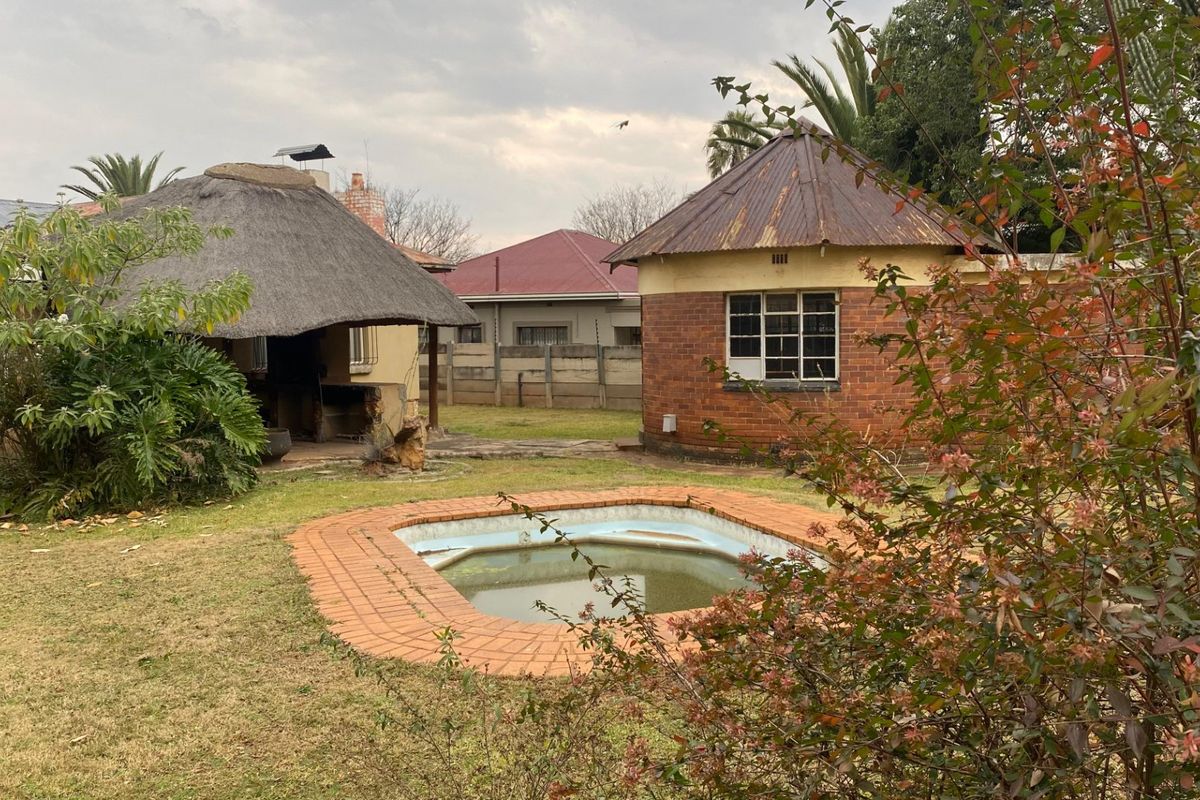 PRICED TO SELL - Photo 4