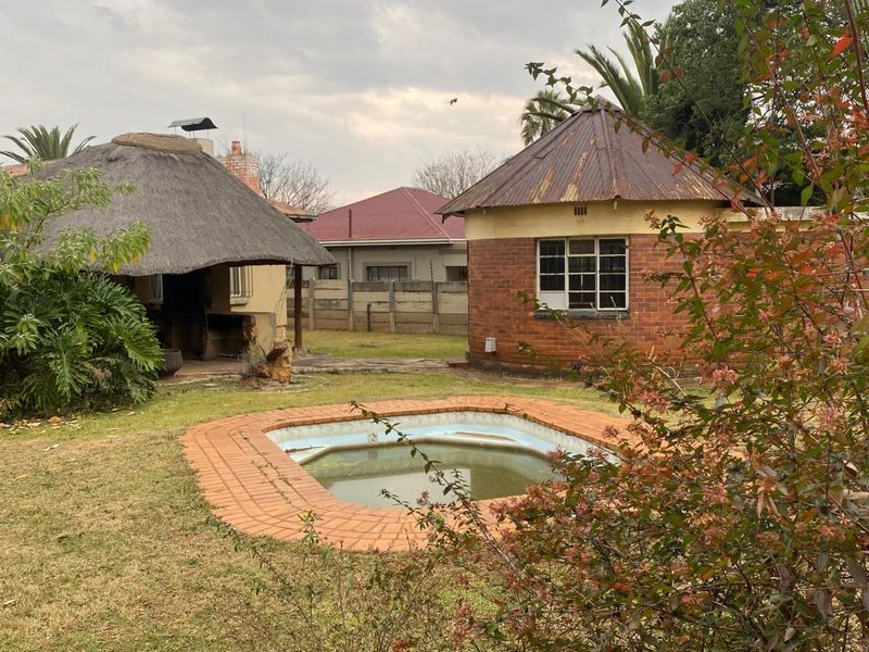 PRICED TO SELL - Photo 4