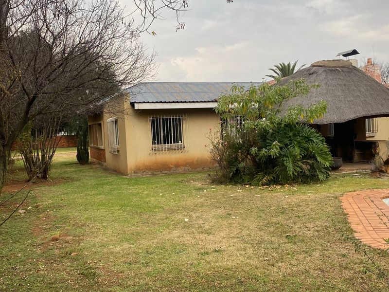 PRICED TO SELL - Photo 9