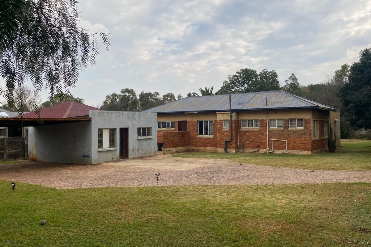 PRICED TO SELL - Photo 2
