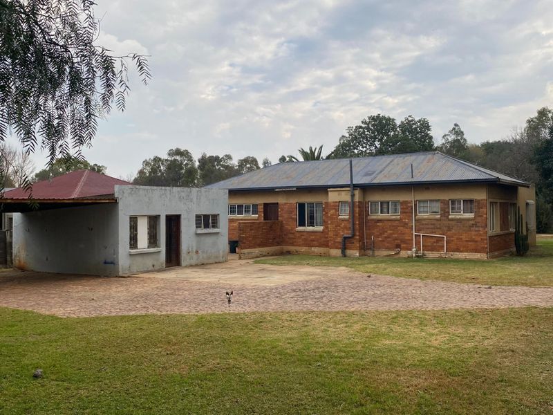 PRICED TO SELL - Photo 2