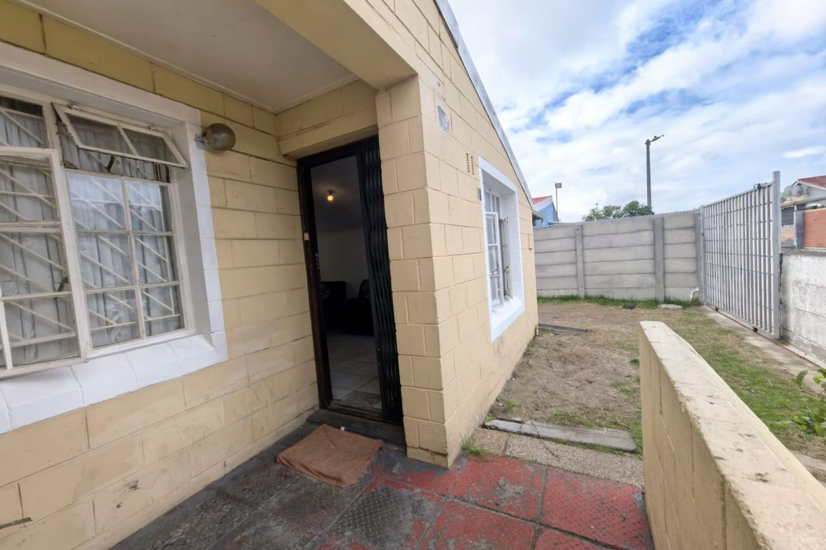 Three Bedroom Home For Sale in Seawinds - Photo 3
