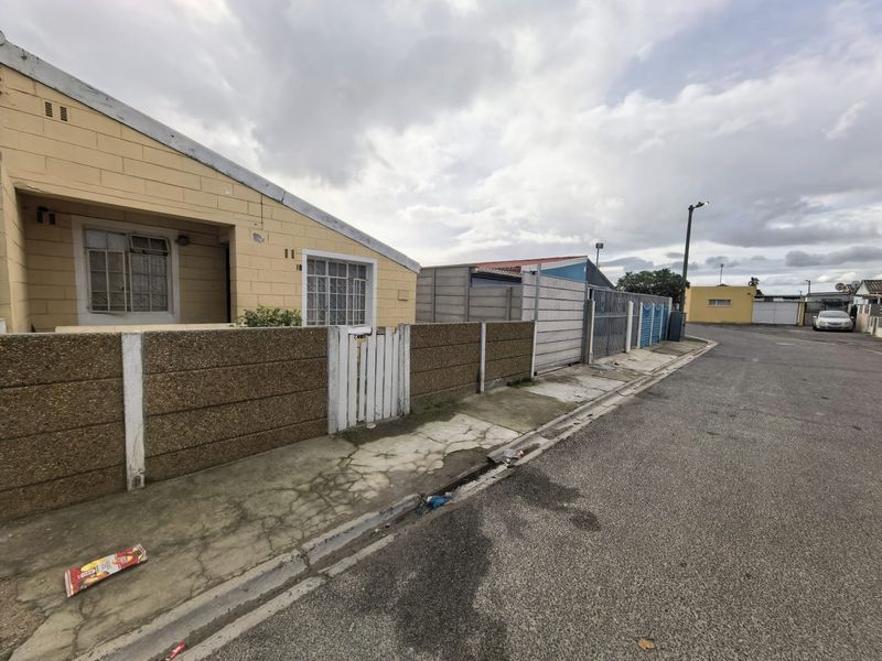 Three Bedroom Home For Sale in Seawinds - Photo 2