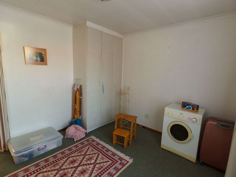 Charming Lock-Up-and-Go Townhouse with Private Garden in Sought-After Wilro Park - Photo 10