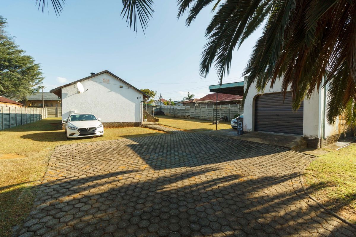 Modern Family Home with Expansive Garden Space in Witpoortjie - Photo 2
