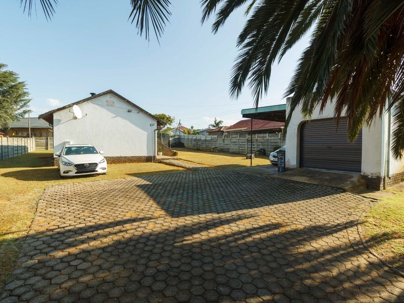 Modern Family Home with Expansive Garden Space in Witpoortjie - Photo 2