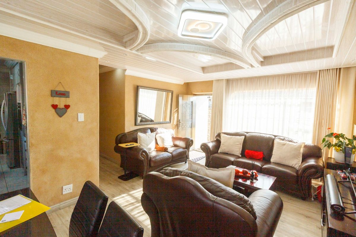 Modern Family Home with Expansive Garden Space in Witpoortjie - Photo 4