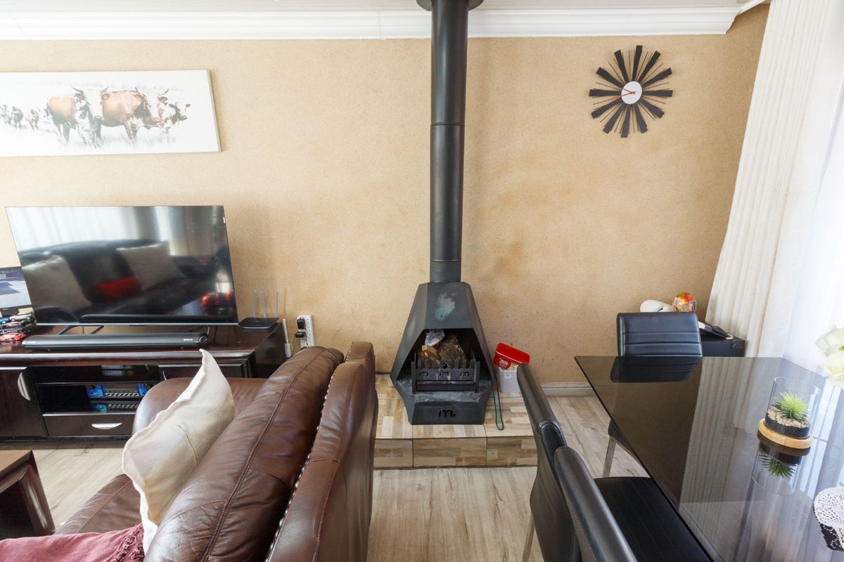 Modern Family Home with Expansive Garden Space in Witpoortjie - Photo 5