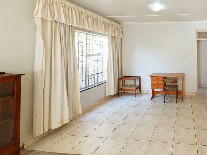 Charming Family Home with Enclosed Veranda and Beautiful Vegetable Garden - Photo 5