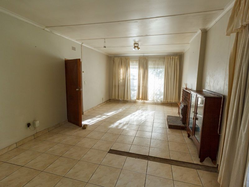 Charming Family Home with Enclosed Veranda and Beautiful Vegetable Garden - Photo 4