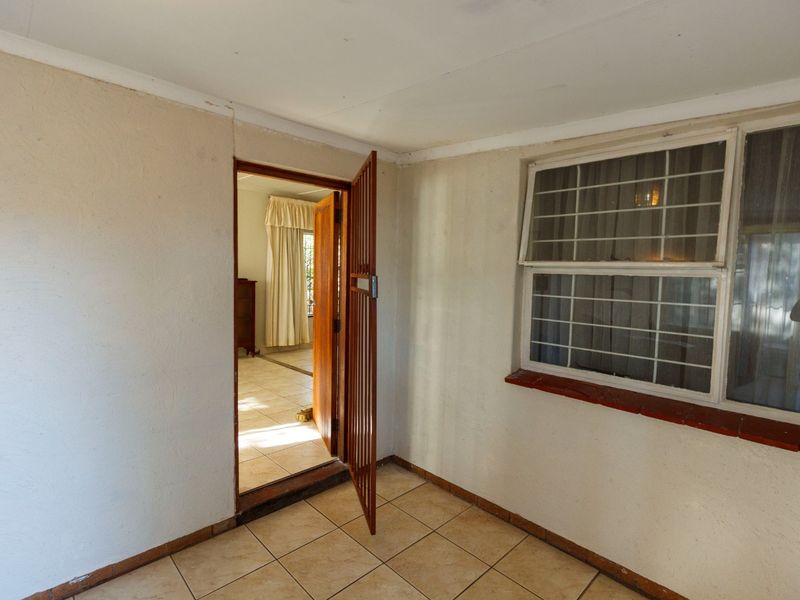 Charming Family Home with Enclosed Veranda and Beautiful Vegetable Garden - Photo 3