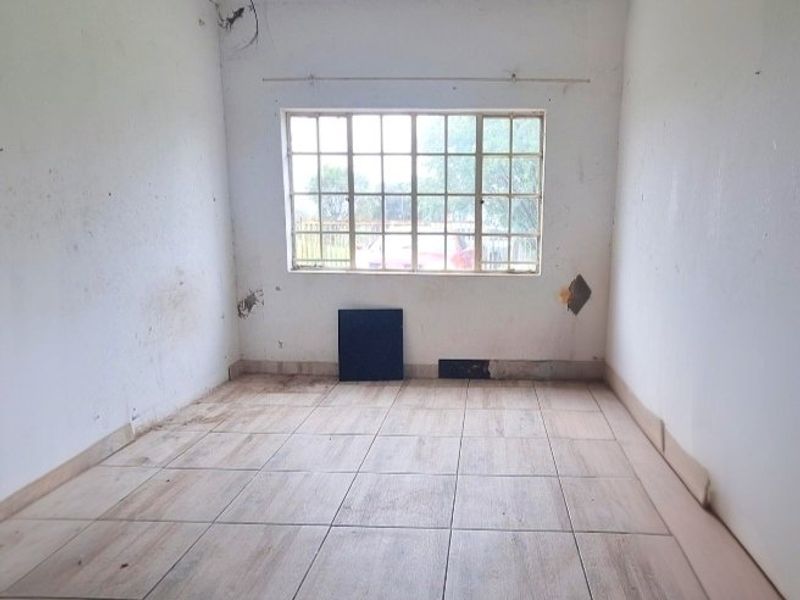 5 Bedroom Fixer Upper Needing TLC in Deneysville Home for Sale - Photo 8