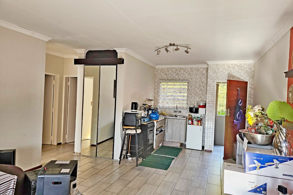 Lovely 2 Bedroom First Floor Apartment for Sale - Photo 4