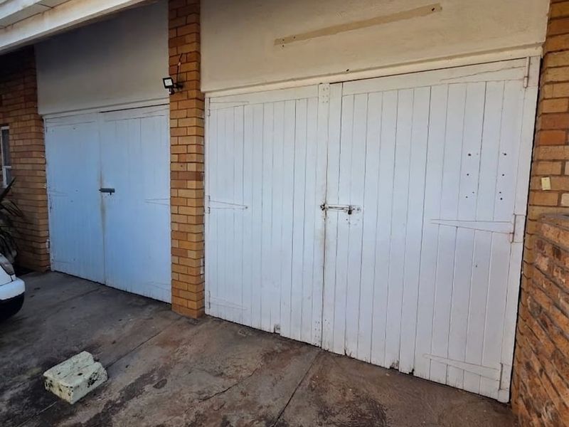 Spacious Family Home to Rent – Stilfontein Ext 1 - Photo 3