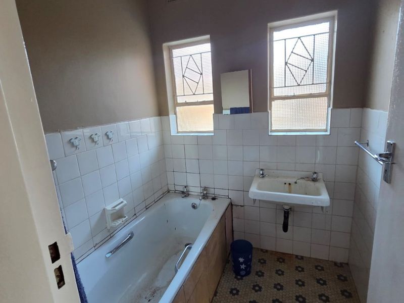 Spacious Family Home to Rent – Stilfontein Ext 1 - Photo 10