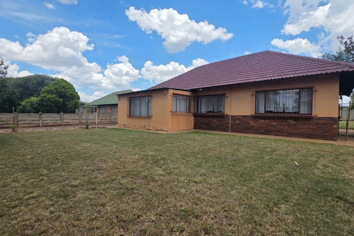 3 Bedroom House for Sale in Stilfontein - Photo 3
