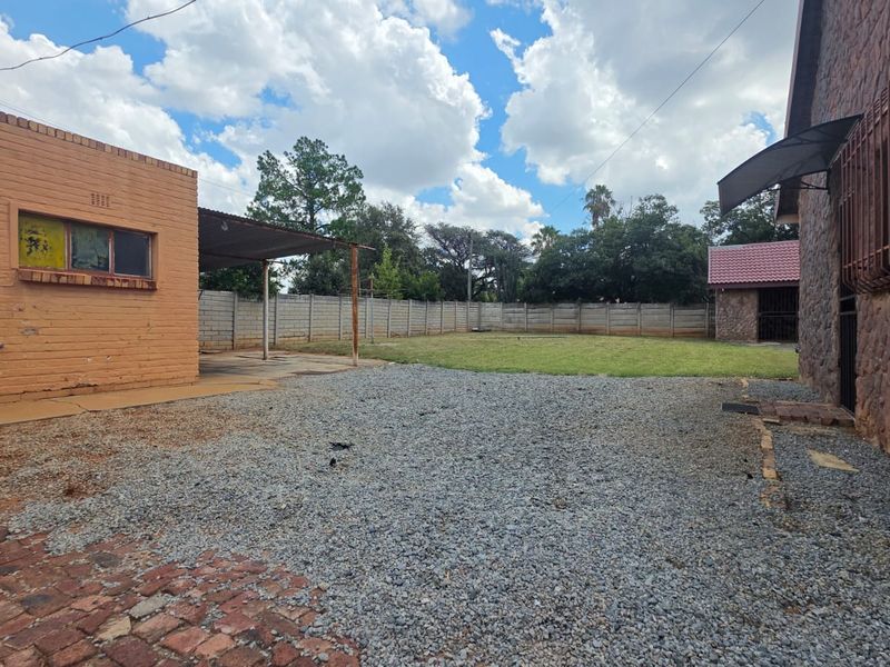 3 Bedroom House for Sale in Stilfontein - Photo 10