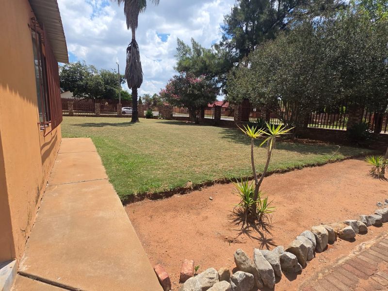 3 Bedroom House for Sale in Stilfontein - Photo 9