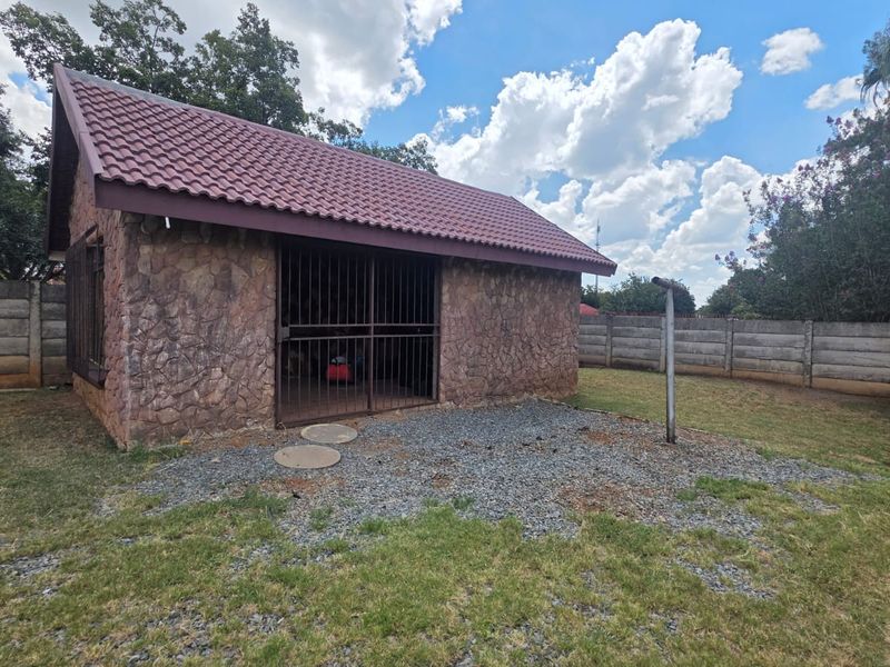 3 Bedroom House for Sale in Stilfontein - Photo 8