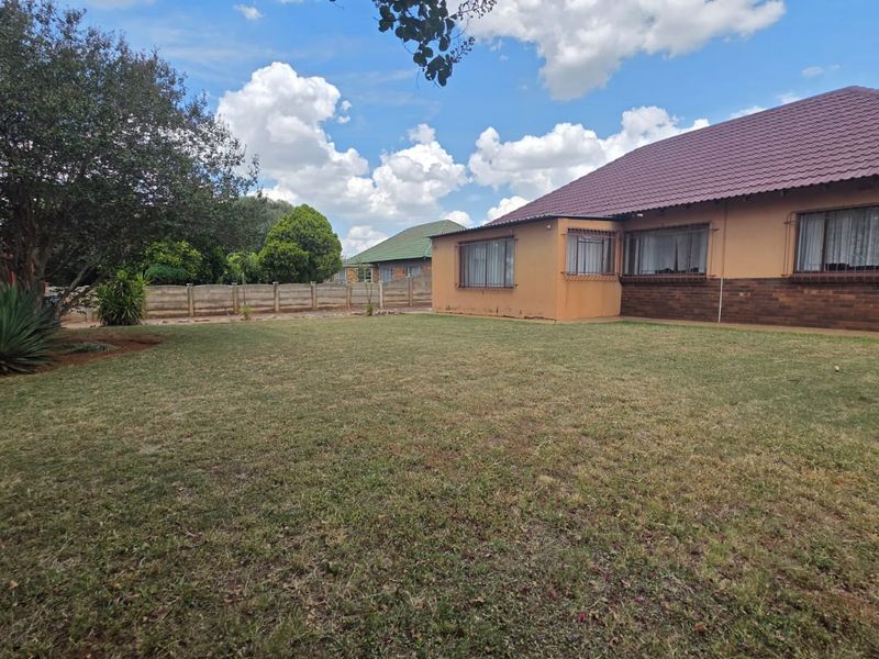 3 Bedroom House for Sale in Stilfontein - Photo 7