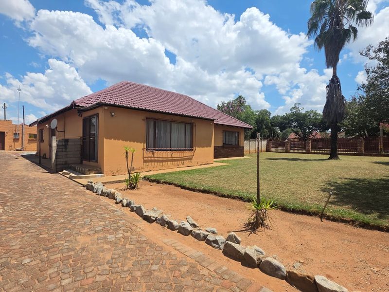 3 Bedroom House for Sale in Stilfontein - Photo 1