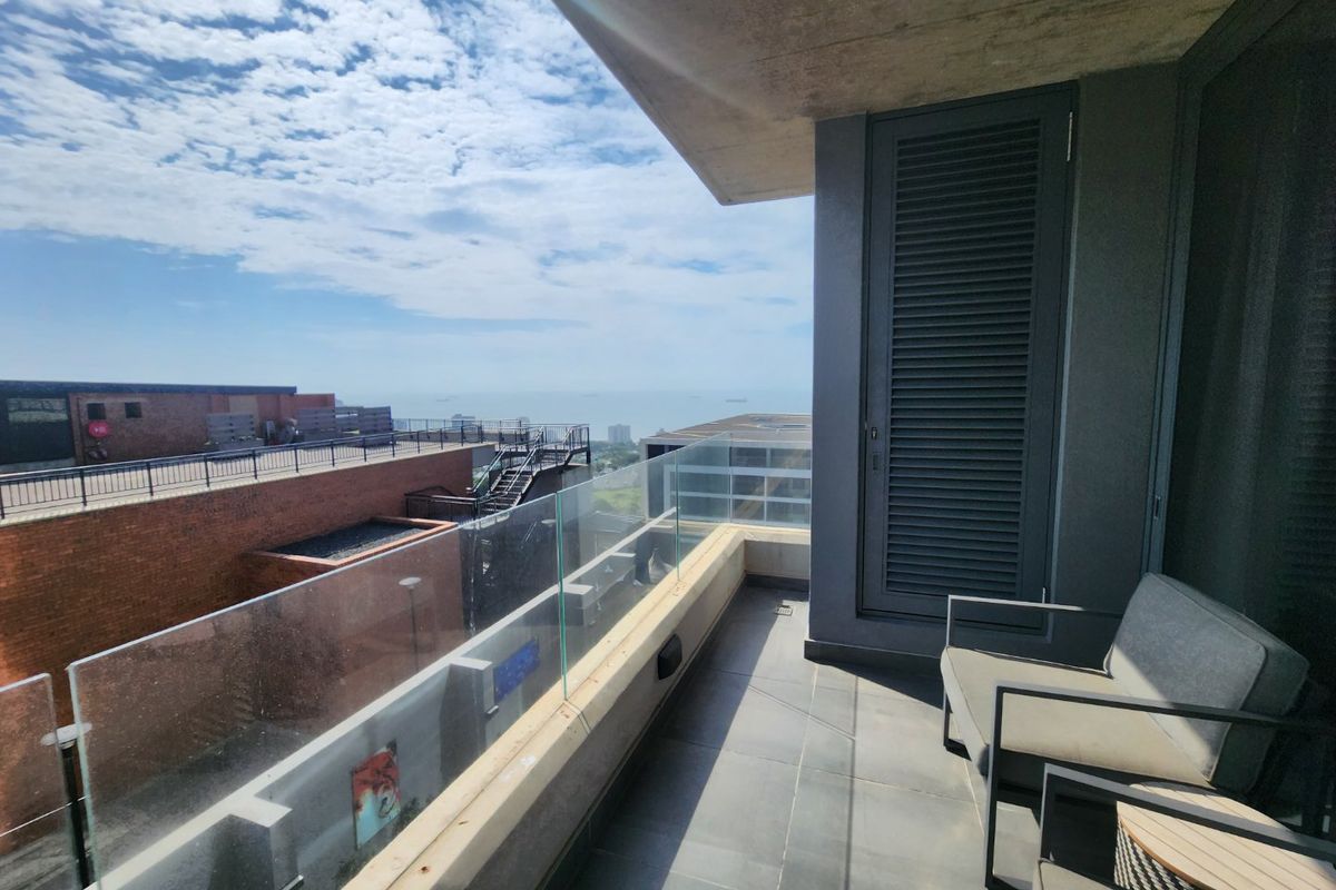 Umhlanga Arch - Luxurious, fully furnished apartment in this modern and convenient development - available now - ideal corporate let - Photo 5