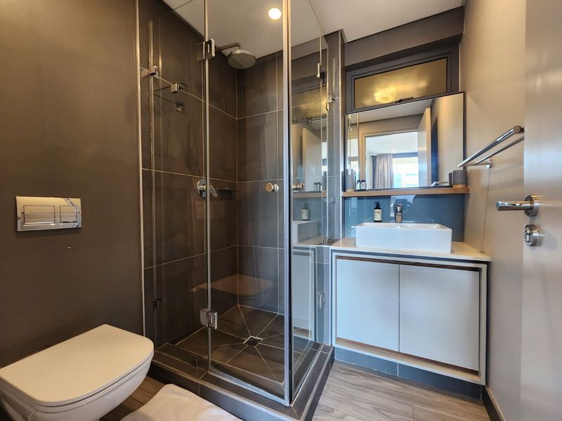 Umhlanga Arch - Luxurious, fully furnished apartment in this modern and convenient development - available now - ideal corporate let - Photo 9