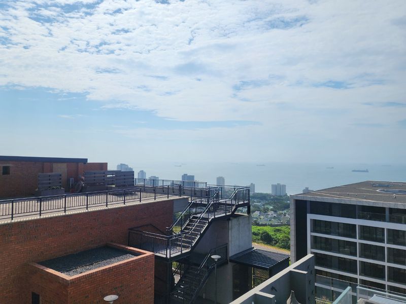 Umhlanga Arch - Luxurious, fully furnished apartment in this modern and convenient development - available now - ideal corporate let - Photo 7