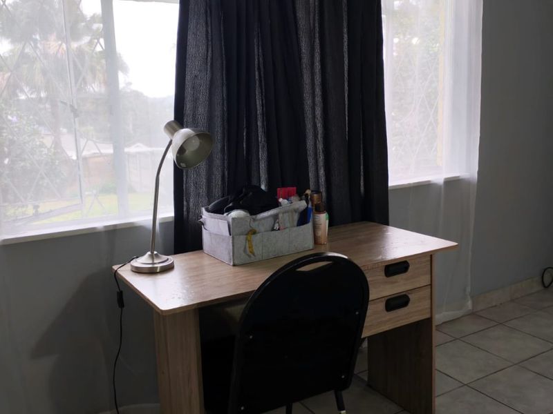 A spacious well maintained  family home  - Pinetown - Photo 3