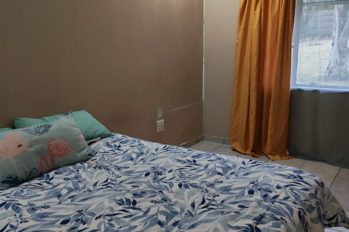 A spacious well maintained  family home  - Pinetown - Photo 2
