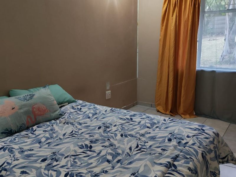 A spacious well maintained  family home  - Pinetown - Photo 2