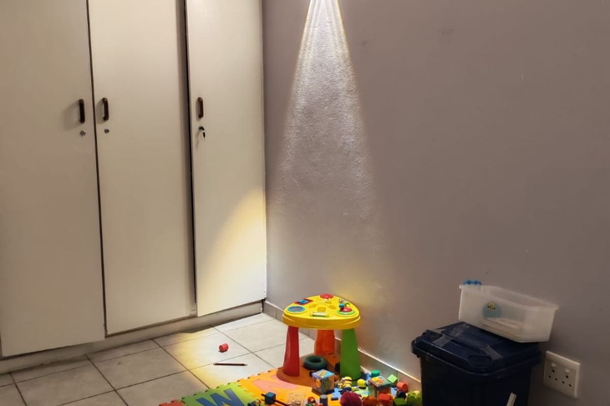 A spacious well maintained  family home  - Pinetown - Photo 5