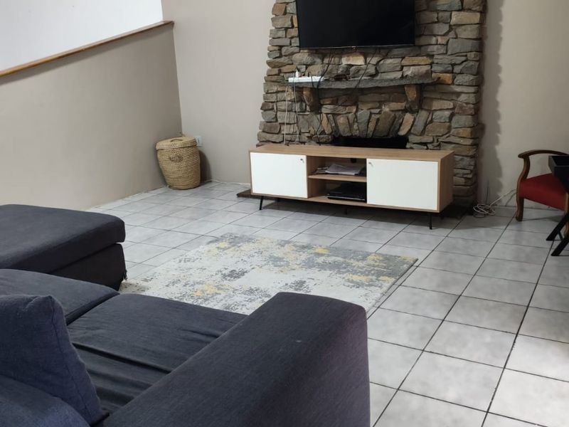 A spacious well maintained  family home  - Pinetown - Photo 6