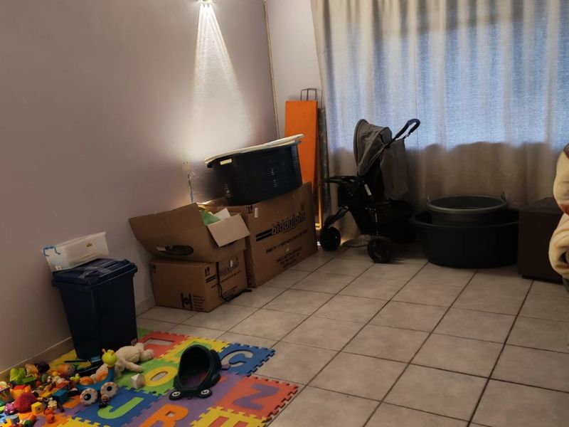 A spacious well maintained  family home  - Pinetown - Photo 4