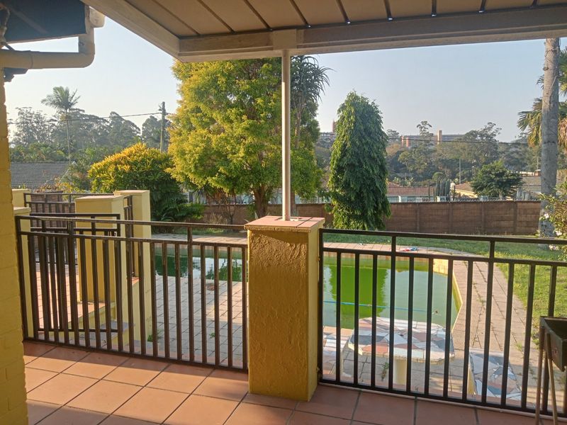 A spacious well maintained  family home  - Pinetown - Photo 10