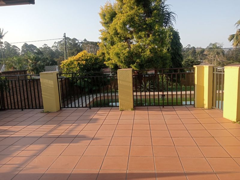 A spacious well maintained  family home  - Pinetown - Photo 9