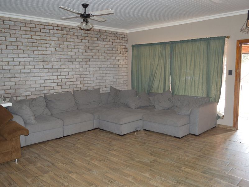 DUAL MANDATE..   A HOME OF RARE CHARACTER, ENDLESS POSSIBILITIES, AND BREATHTAKING ENTERTAINMENT   - Photo 8