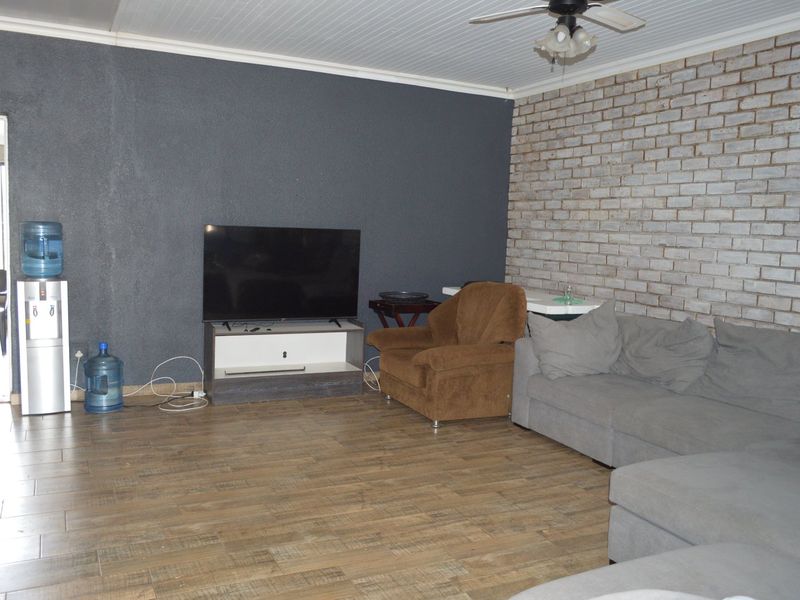 DUAL MANDATE..   A HOME OF RARE CHARACTER, ENDLESS POSSIBILITIES, AND BREATHTAKING ENTERTAINMENT   - Photo 7