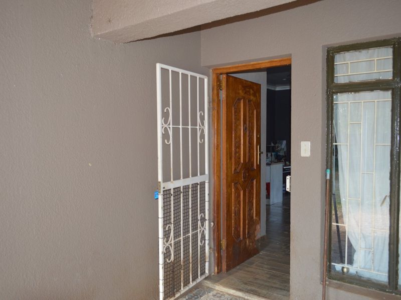 DUAL MANDATE..   A HOME OF RARE CHARACTER, ENDLESS POSSIBILITIES, AND BREATHTAKING ENTERTAINMENT   - Photo 6