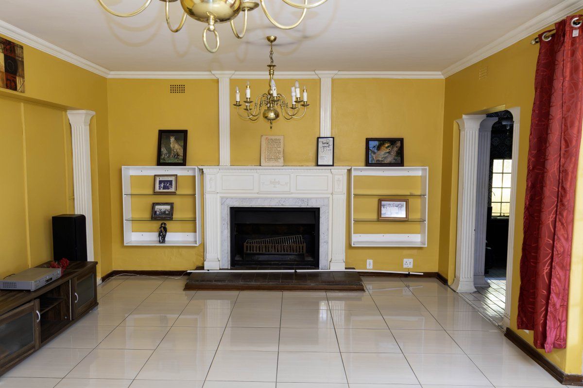 SPACIOUS FAMILY LIVING IN A PRIME EDENGLEN LOCATION! - Photo 3