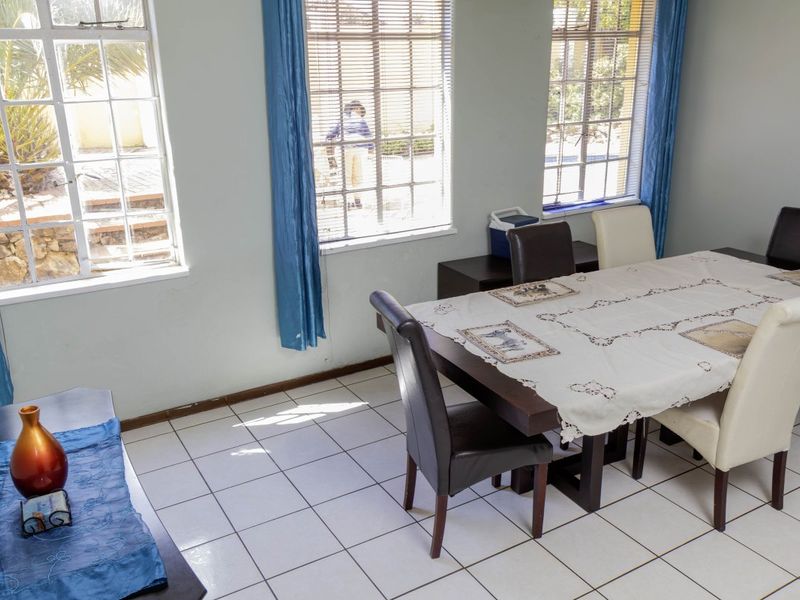 SPACIOUS FAMILY LIVING IN A PRIME EDENGLEN LOCATION! - Photo 8