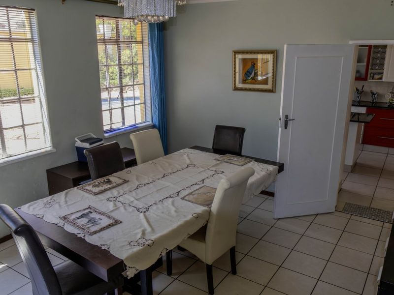 SPACIOUS FAMILY LIVING IN A PRIME EDENGLEN LOCATION! - Photo 9
