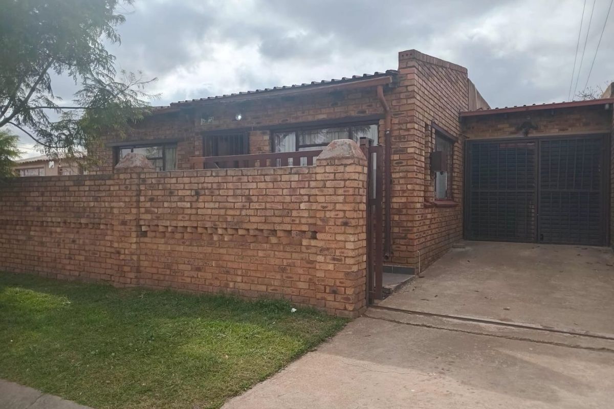 Charming 2 Bed Home in Tsakane Central - Photo 2