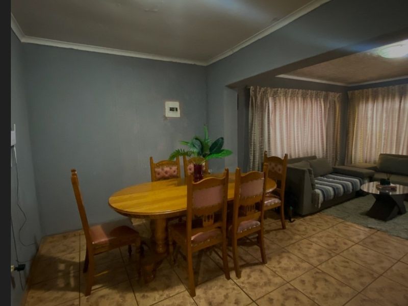 Charming 2 Bed Home in Tsakane Central - Photo 10