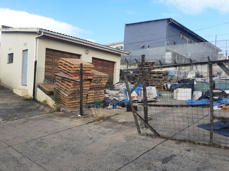 Prime CBD Commercial Unit with Secure Yard  for Lease - Photo 3